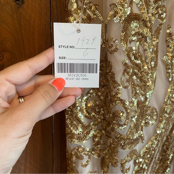Gold sequence gown - Picture 6 of 10